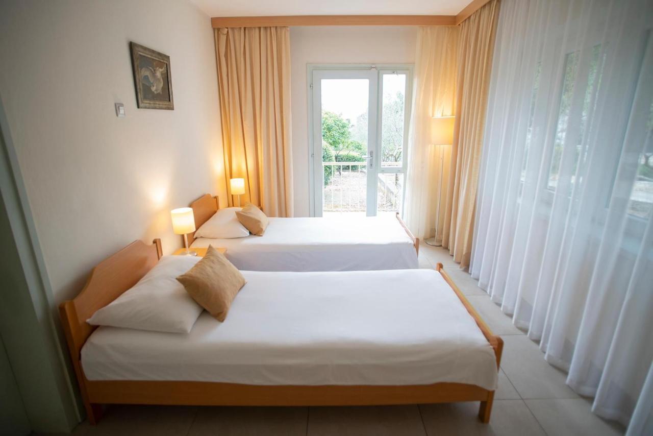 Aminess Vival Casa Velaris Hotel Supetar Buitenkant foto