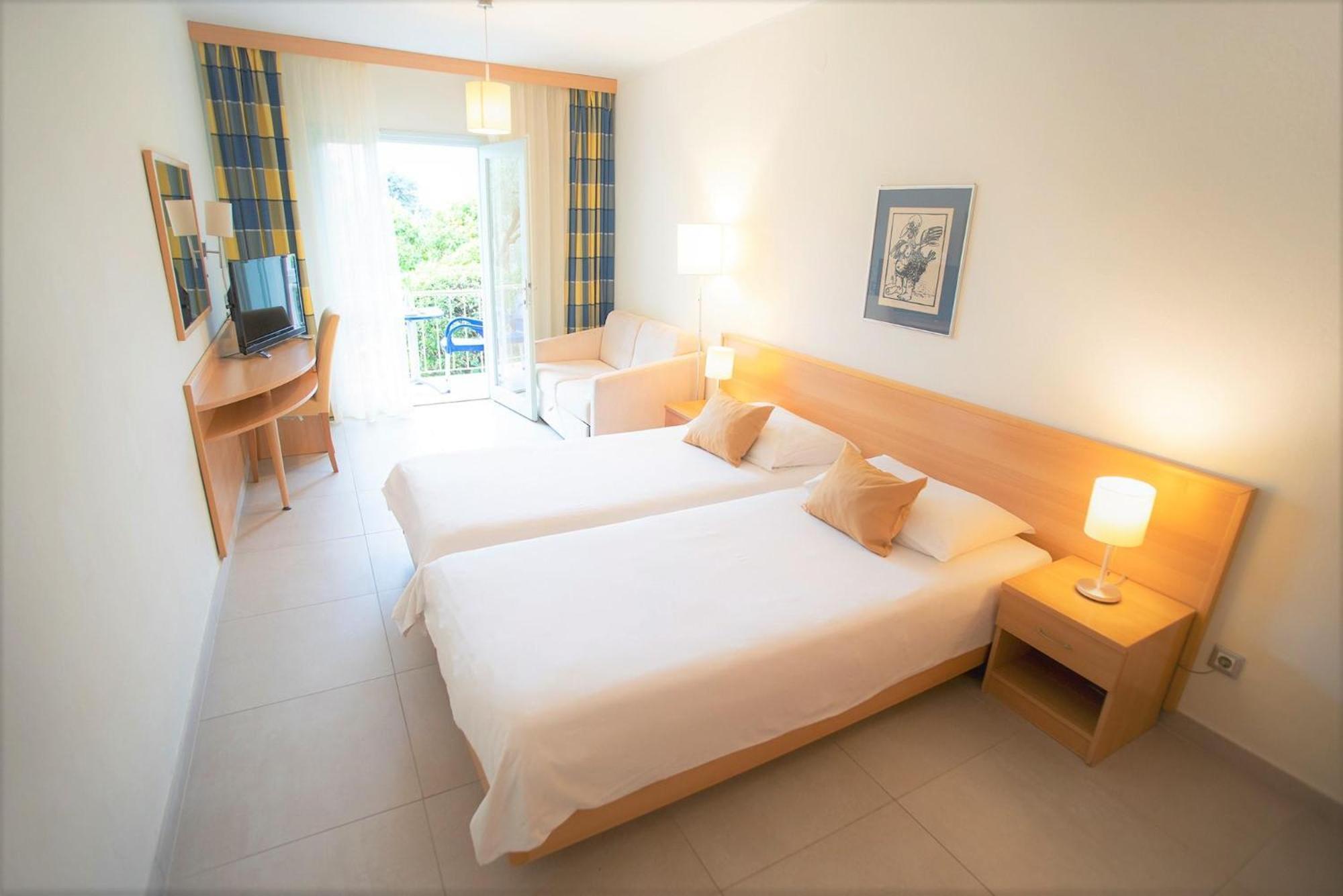 Aminess Vival Casa Velaris Hotel Supetar Buitenkant foto