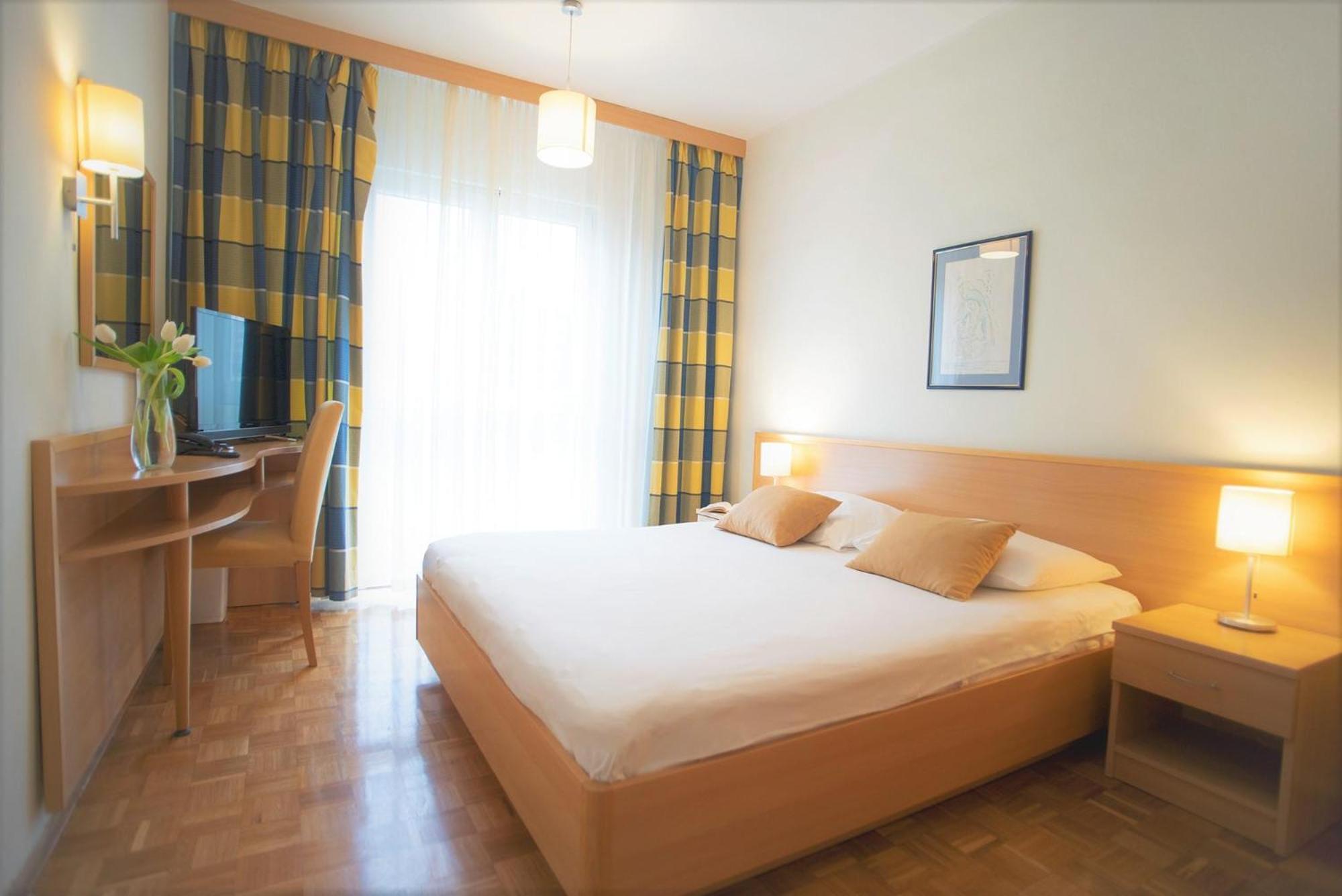 Aminess Vival Casa Velaris Hotel Supetar Buitenkant foto