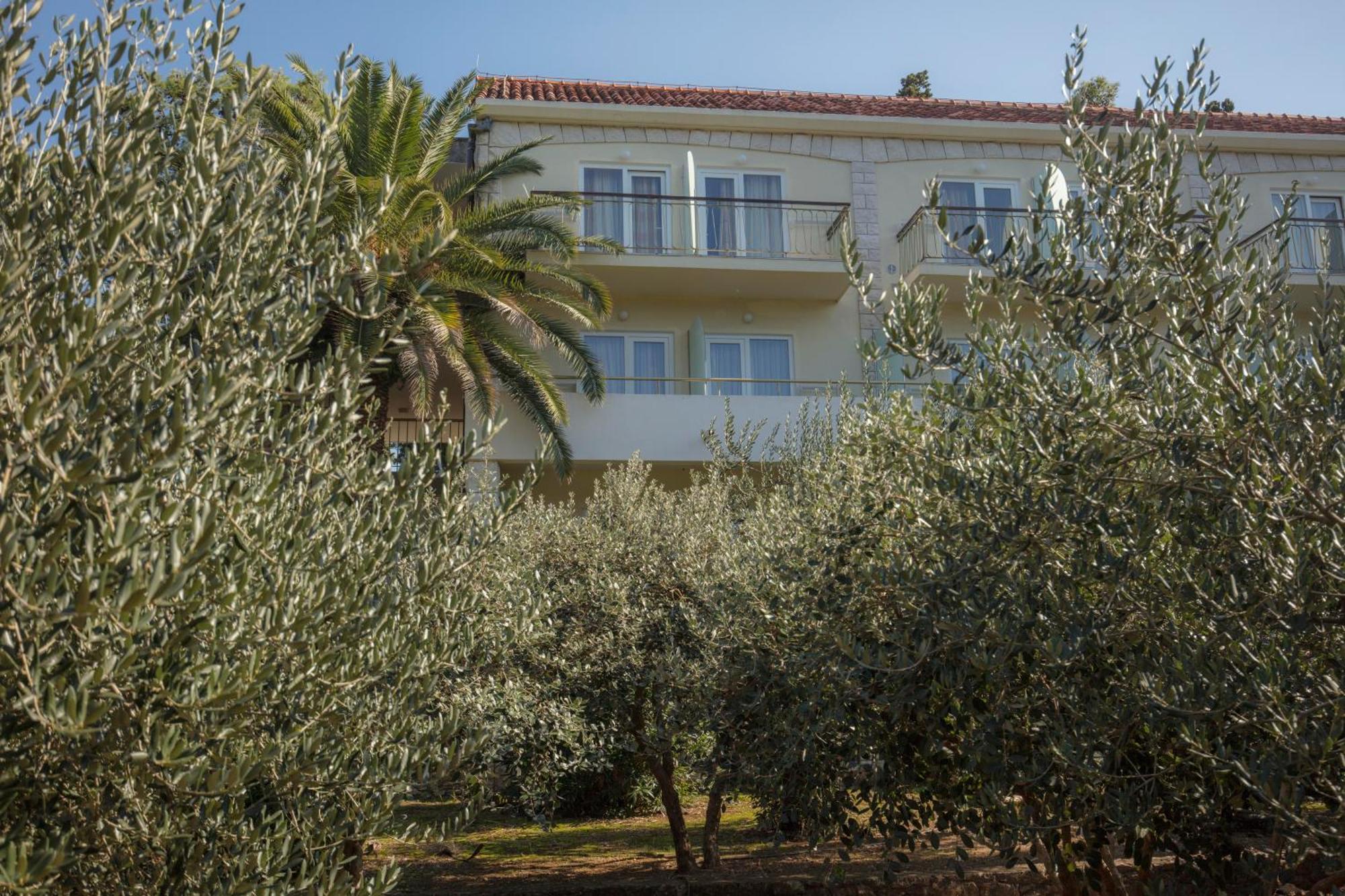 Aminess Vival Casa Velaris Hotel Supetar Buitenkant foto