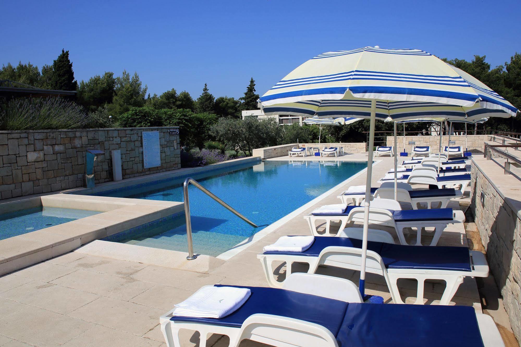 Aminess Vival Casa Velaris Hotel Supetar Buitenkant foto